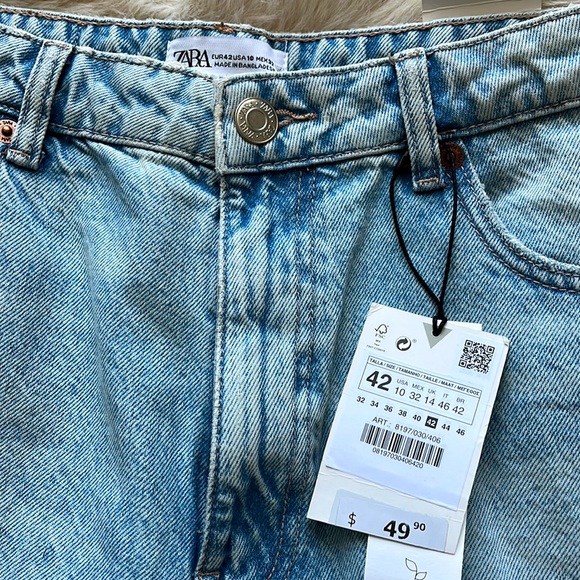 New with Tags Zara Ripped Mom Fit jeans in size: US 10 - Picture 3 of 5